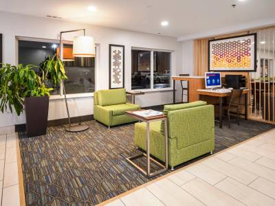 Holiday Inn Express Chicago NW - Vernon Hills