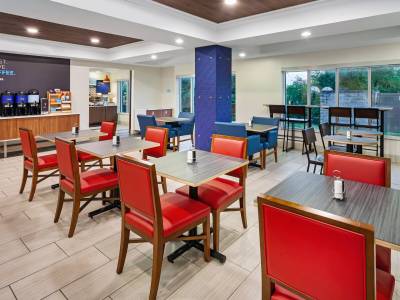 Holiday Inn Express Hotel & Suites Chicago South Lansing