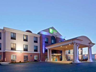 Holiday Inn Express Hotel & Suites Concordia US81