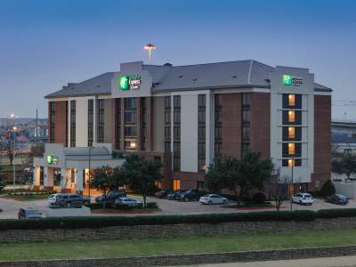 Holiday Inn Express Hotel & Suites Irving North - Las Colinas