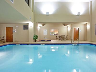 Holiday Inn Express Hotel & Suites Lewisburg