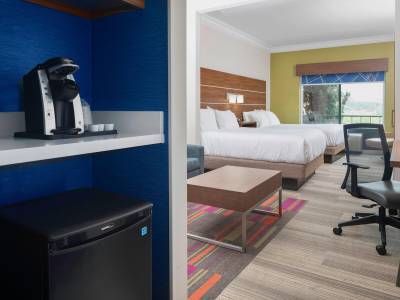 Holiday Inn Express & Suites Macon-West