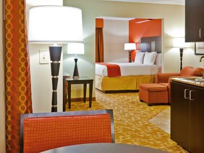 Holiday Inn Express & Suites Memphis/Germantown