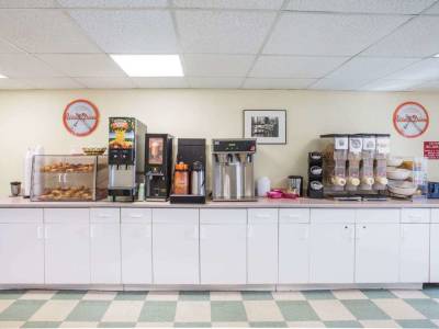 Howard Johnson Closest to the Falls and Casino