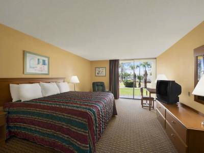 Howard Johnson Inn - Winter Haven