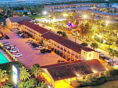 La Fiesta Ocean Inn & Suites
