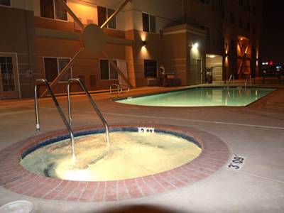 Holiday Inn Express and Suites Bakersfield Central