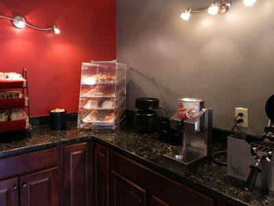 Econo Lodge Inn and Suites Greenville