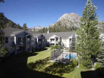Squaw Valley Lodge