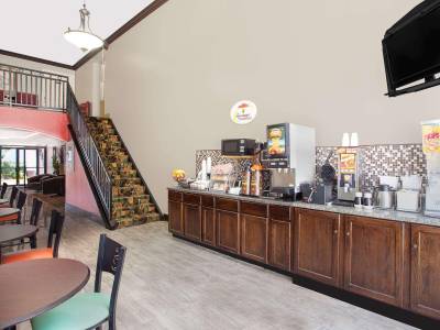 Super 8 Grand Prairie North