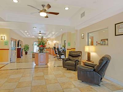 Super 8 Motel - 183 Airport