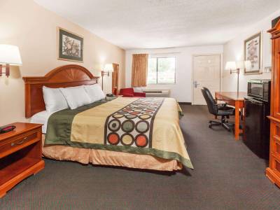 Super 8 Arlington East