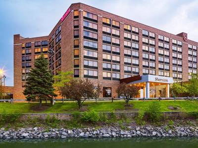 Sheraton Lisle Hotel