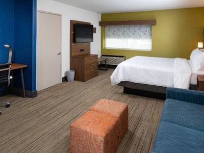 Holiday Inn Express & Suites Los Angeles Downtown West