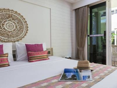 Ark Bar Beach Resort