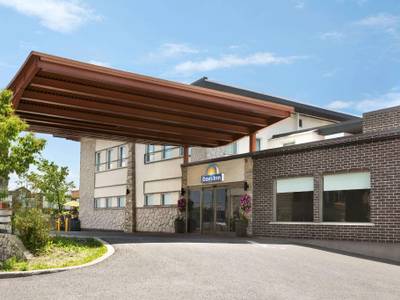 Days Inn Montreal East