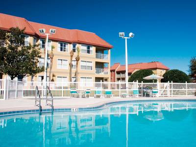 Parc Corniche Condominium Suite Hotel