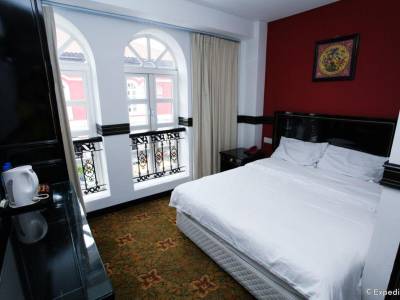 RedDoorz near Marine Parade Central