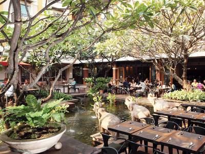 Rambuttri Village Inn & Plaza