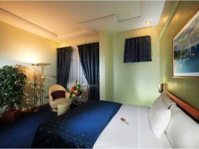 Elite Five Apartments