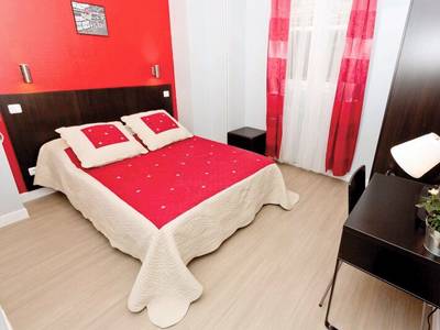 Hipotel Paris Buttes Chaumont Pyrenees