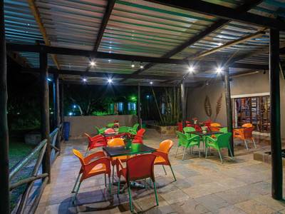 Emdoneni Lodge & Game Farm