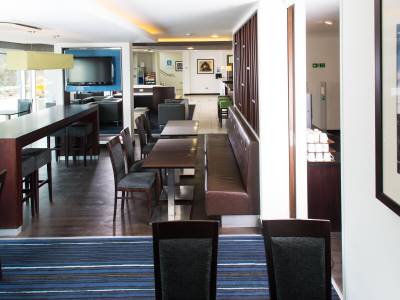 Holiday Inn Express Cambridge Duxford M11J10