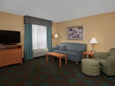 Hampton Inn & Suites Canton