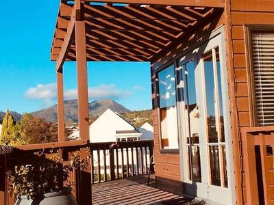 Cascades Lakefront Motel