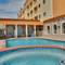 Holiday Inn Express Hotel & Suites Galveston West-Seawall