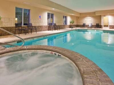 Holiday Inn Express Topeka North