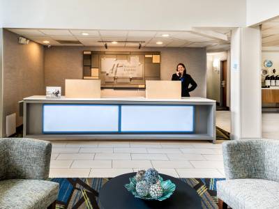 Holiday Inn Express Hotel & Suites Charlotte Airport-Belmont