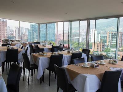 Torre Poblado Hotel & Apartasuites