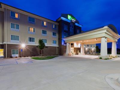 Holiday Inn Express & Suites Salina (Foto)