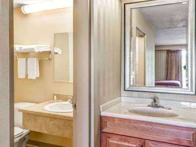 Super 8 Hartford South - Rocky Hill