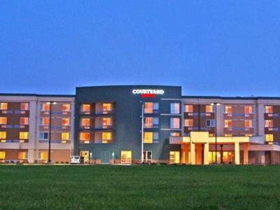 Courtyard Milwaukee Airport