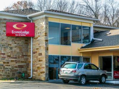 Econo Lodge & Suites Warren