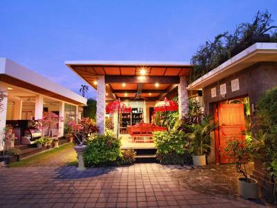 ALeesha Villas & Suites