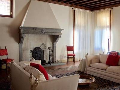 Palazzo Contarini Della Porta di Ferro