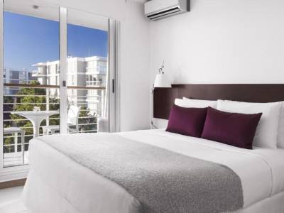 Real Colonia Hotel & Suites