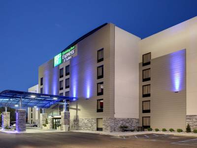Holiday Inn Express & Suites Jackson Downtown - Coliseum