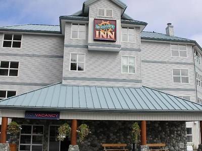 Quarterdeck Inn & Marina Resort