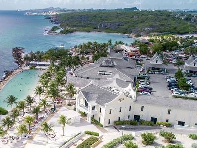 Papagayo Beach Resort