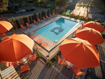 Three Sisters Inn & Suites