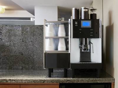 The Jewel facing Rockefeller Center