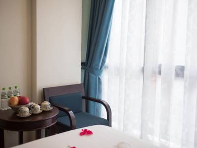 Holiday Emerald Hotel