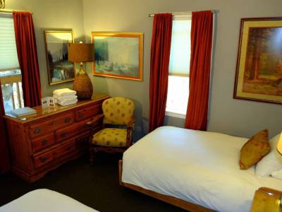 Yosemite Bug Rustic Mountain Resort