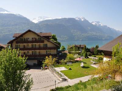 Brienzerburli & Weisses Kreuz