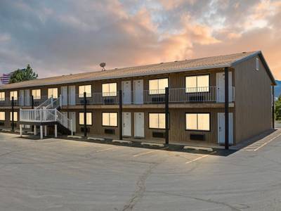 Broken Spur Inn & Steakhouse