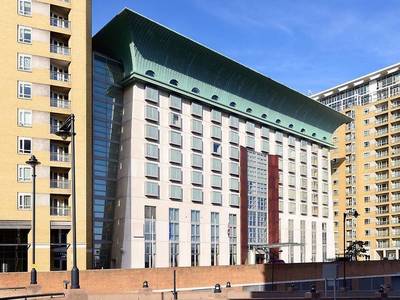 Canary Riverside Plaza Hotel